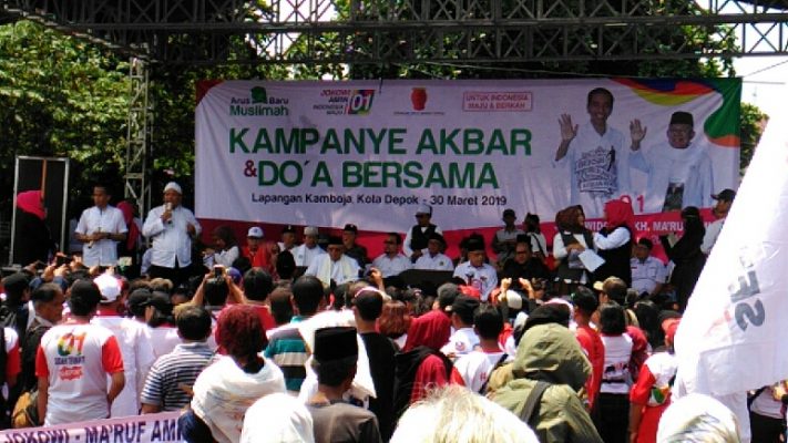 Kampanye Akbar Jokowi -Ma’ruf di Depok Ribuan Warga Serbu Lapangan Kamboja