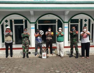 Relawan PKS Sterilkan Masjid Agung Bojonggede dari Covid 19