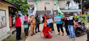 Sekber Wartawan Dan Baraya Semprot Disinfekran Rumah Ibadah Di Depok Jaya