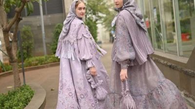 Rintik Sunda Karya Lidia Hadiwinoto Dipamerkan Pada Ajang Fashion Show Dunia di Kota Paris