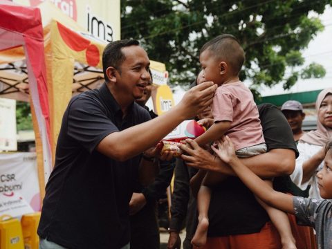 Indosat Ooredoo Salurkan Bantuan Korban Bencana di Sukabumi