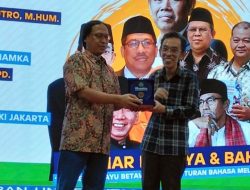 Sastrawan Betawi CGR, Menerima Penghargaan Dari UHAMKA