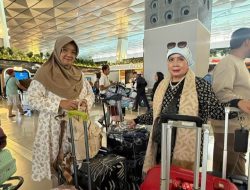 Pinisepuh Sunda Halimah Munawir Gaungkan Sastra Indonesia di Negeri Paramida