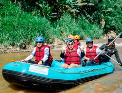 Tirta Asasta Angkat 10 Ton Sampah Kali Ciliwung di Momen Hari Air Sedunia